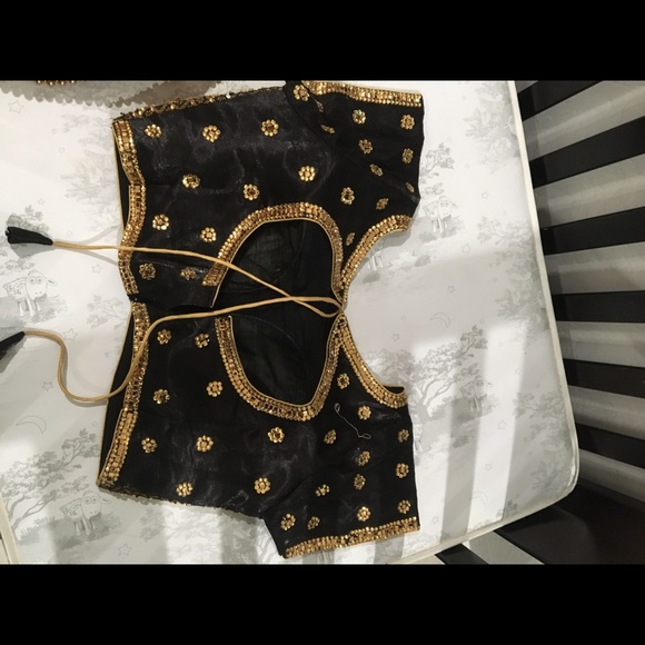 Black top - Picture 1 of 2